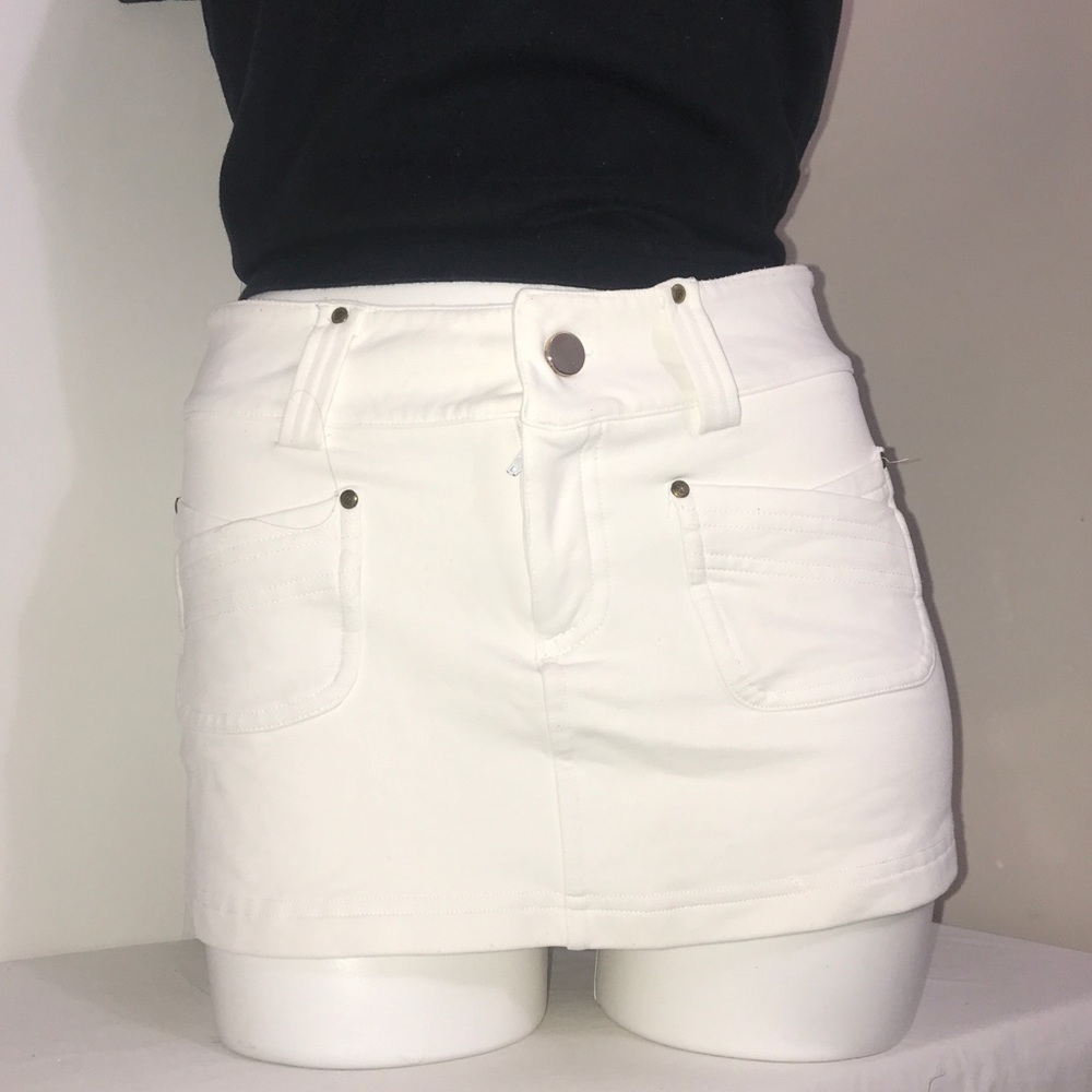 BEBE Sport White NylonSoft Medium RiseMini Skirt